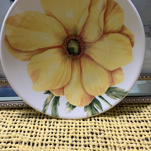 Pair one import floral medley, appetizer plate. - Picture 5 of 8